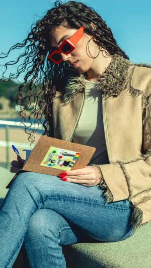 Llibreta Lara Lars x Plurals · Arriba la pluma